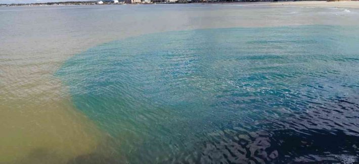 Piriápolis | descartan riesgo tras derrame turquesa que llegó al mar