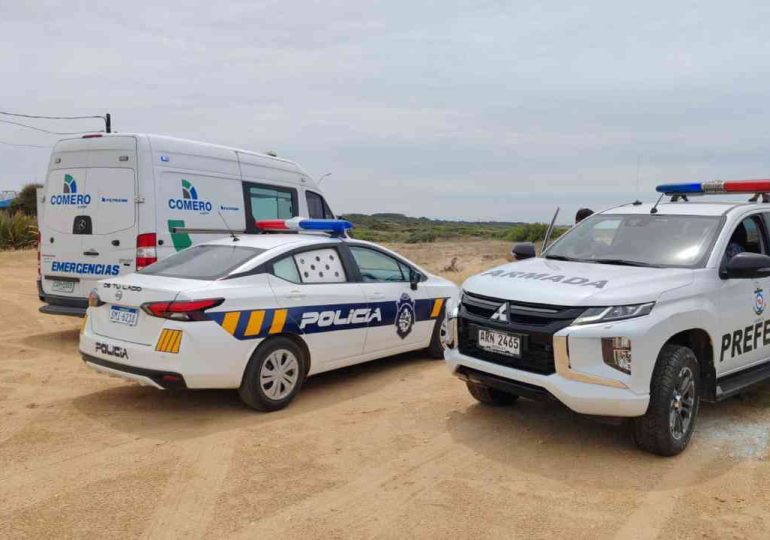 Rescatan a una mujer que no podía salir del mar en Arachania