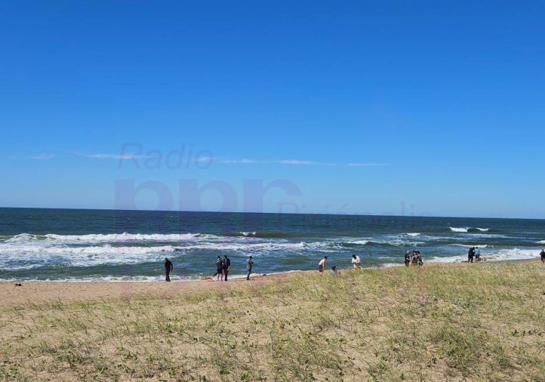 Policía, Prefectura y ambulancias trabajan en rescate en Punta Negra