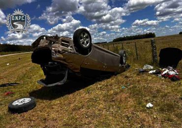 Tres personas resultaron lesionadas tras un vuelco en ruta 14, departamento de Flores