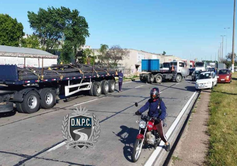 Un lesionado en triple choque que paralizó los Accesos a Montevideo