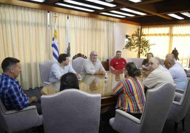 Abella recibió a delegación del PIT-CNT, que planteó una sobretasa al 1% más rico y destacó el convenio con ADEOM