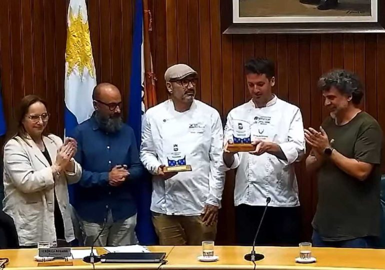 Escobar y Piñeiro fueron homenajeados en la Junta y anuncian el primer Campeonato Continental de Paella en Uruguay