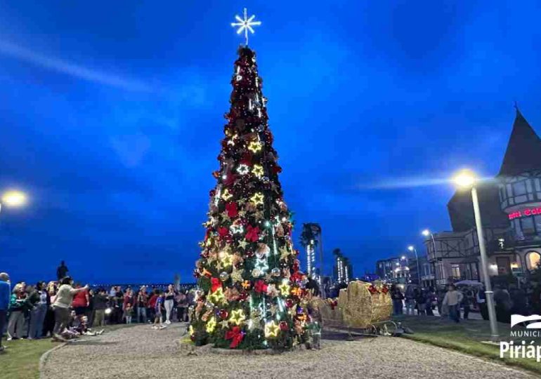 Piriápolis encendió su tradicional Árbol de Navidad y celebró el inicio de la temporada festiva