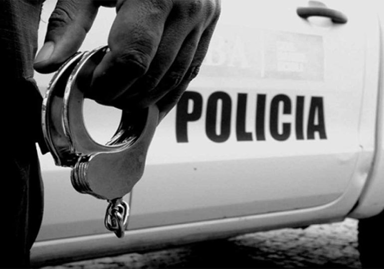 Detienen a joven de 18 años por apuñalar a un familiar en Gregorio Aznárez