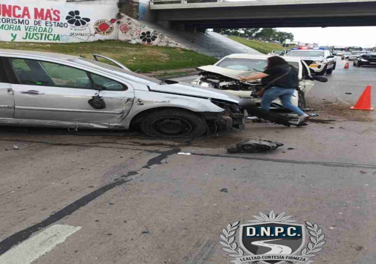 Choque frontal en los accesos a Montevideo dejó una conductora lesionada