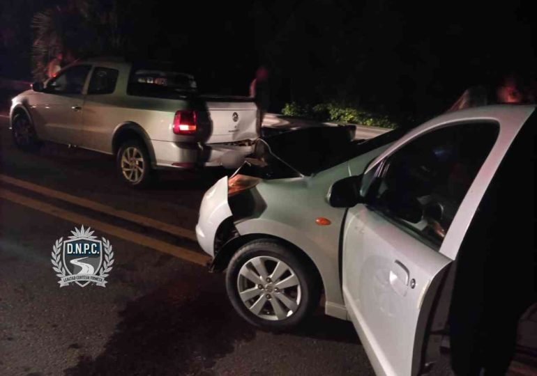 Una mujer murió al impactar su auto contra dos camionetas detenidas en zona de obras en Ruta 9