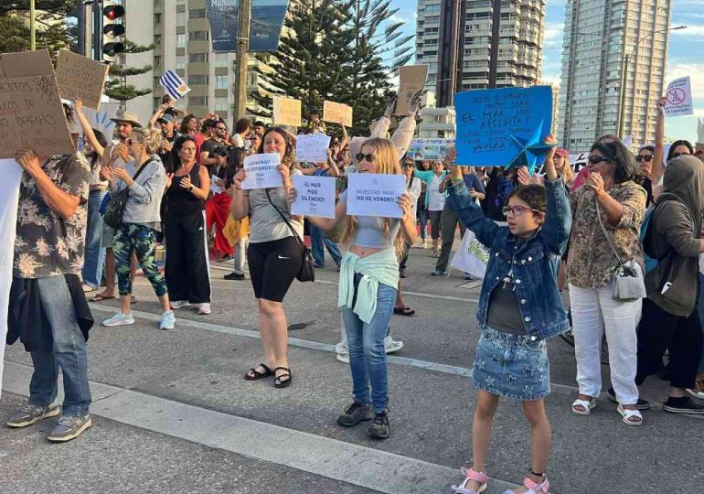Movilización en Punta del Este contra la búsqueda de petróleo en el mar uruguayo