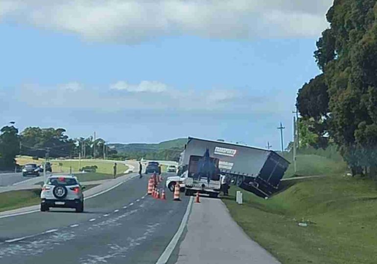 Camión despistó en Ruta 93 durante la madrugada: conductor ileso