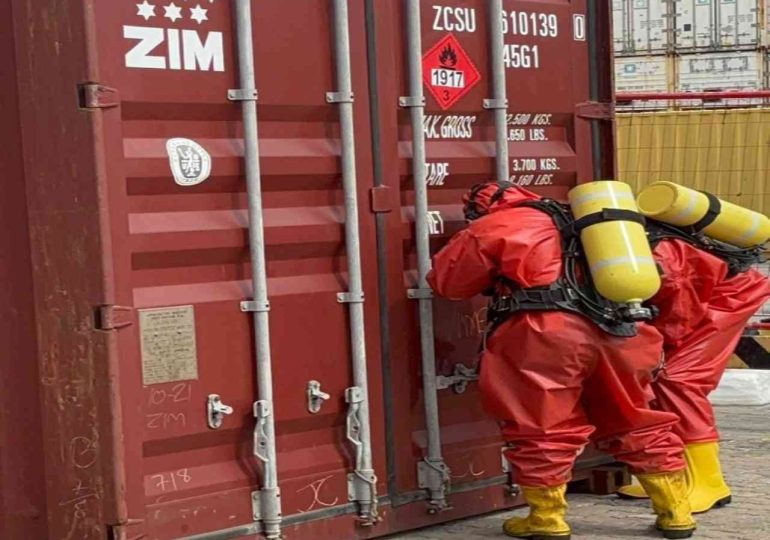 Armada Nacional controló un contenedor con fuga de gas tóxico en el puerto de Montevideo