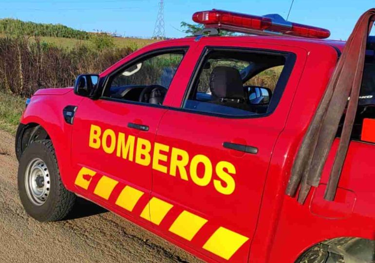 Bomberos rescataron con vida a una mujer tras caer desde un puente en Salto
