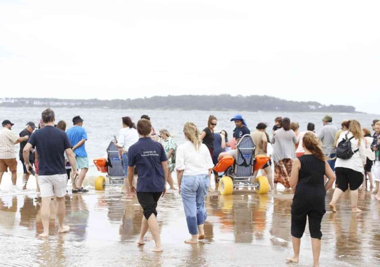 Abella inauguró la playa accesible de Punta del Este y destacó la inversión en inclusión