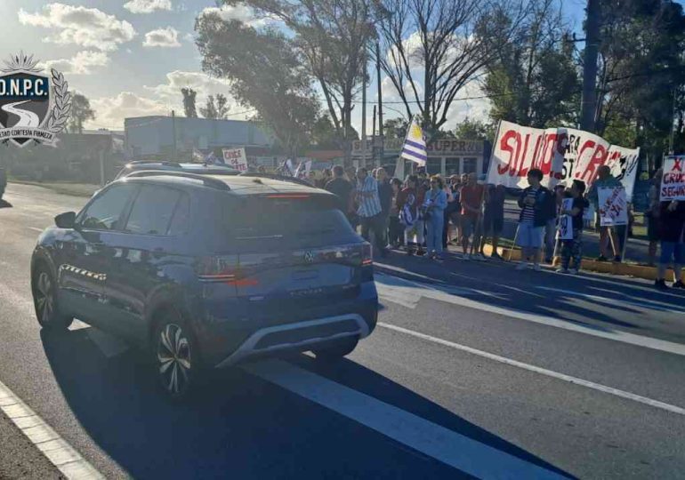 Manifestación pacífica en Ruta Interbalnearia, a la altura de Las Toscas