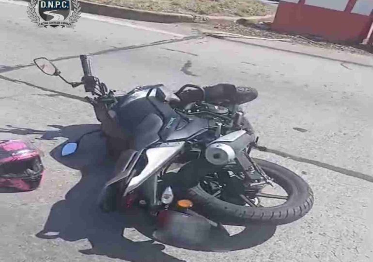 Motociclista resultó gravemente herida tras choque con camión en Montevideo