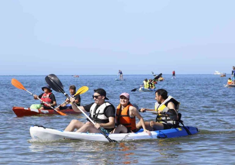 Cientos de personas participaron de la travesía en Kayak y Paddle Surf