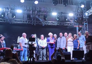 Valeria Lynch brilló en Piriápolis y recibió la llave de la ciudad