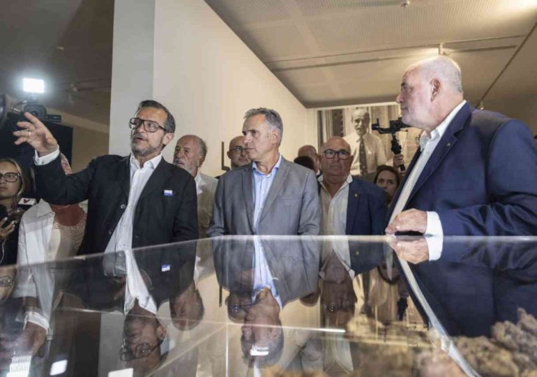 Orsi presenció muestra del MACA, ámbito que definió como "faro cultural"