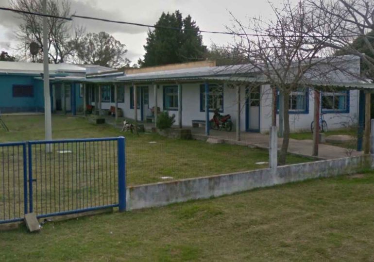 Familias de la Escuela 69 de Estación Las Flores reclaman por la quita de un cargo docente