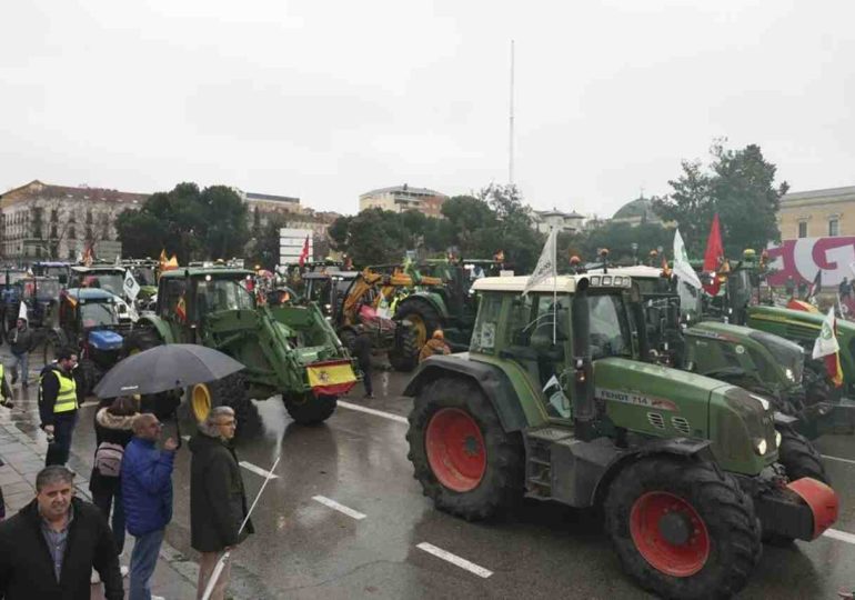 Unos 1.500 agricultores y 348 tractores protestan en Madrid contra Mercosur y la PAC