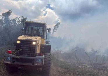 Incendio forestal en Cerro Azules obligó a cortar la ruta 9