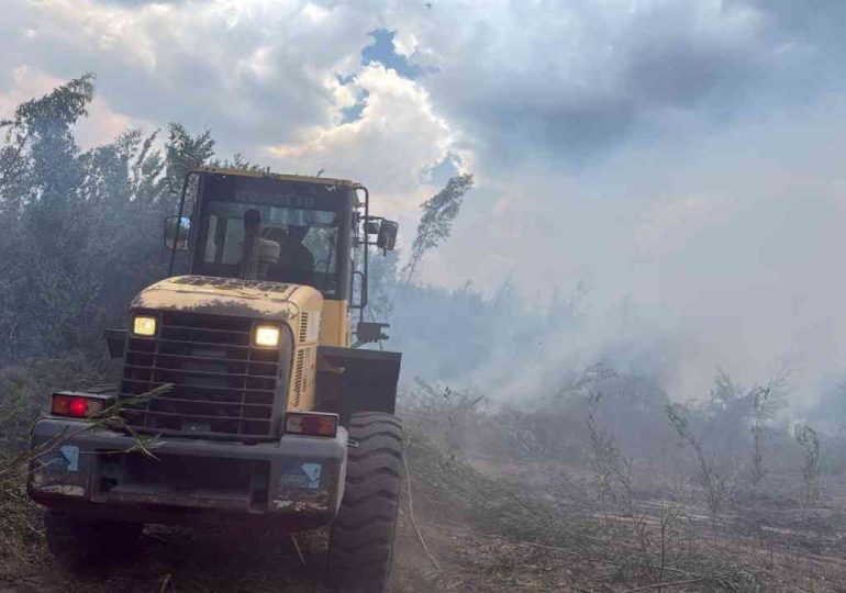 Incendio forestal en Cerro Azules obligó a cortar la ruta 9