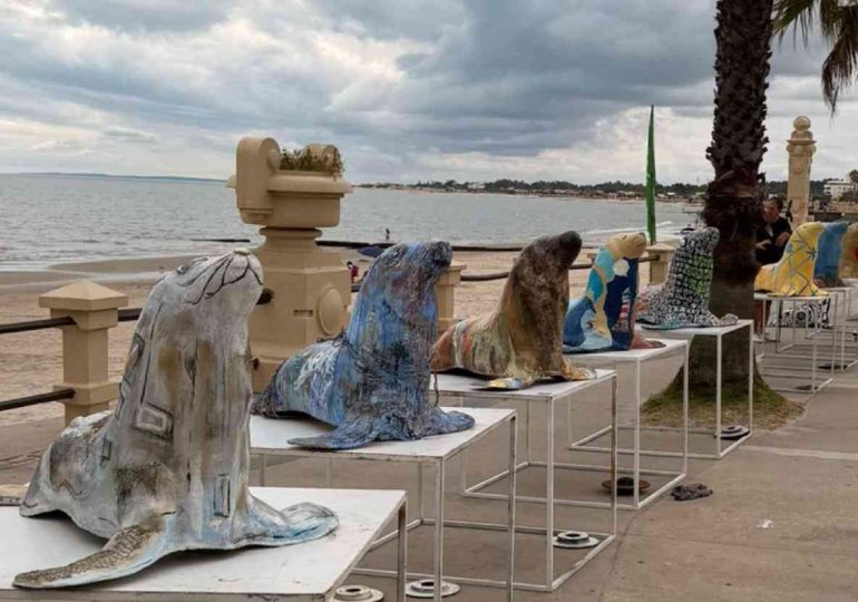 Lobos Art Punta se exhibe en la Rambla de Piriápolis