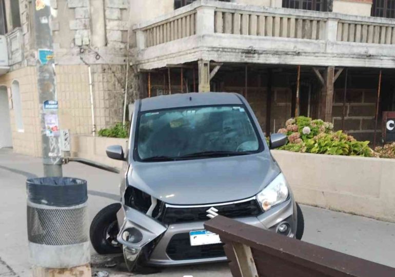 Conductor alcoholizado terminó sobre la vereda en Piriápolis