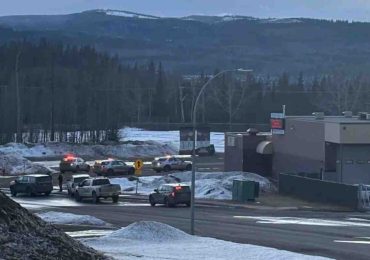 Ataque armado en escuela de Canadá dejó 10 muertos, incluido el agresor