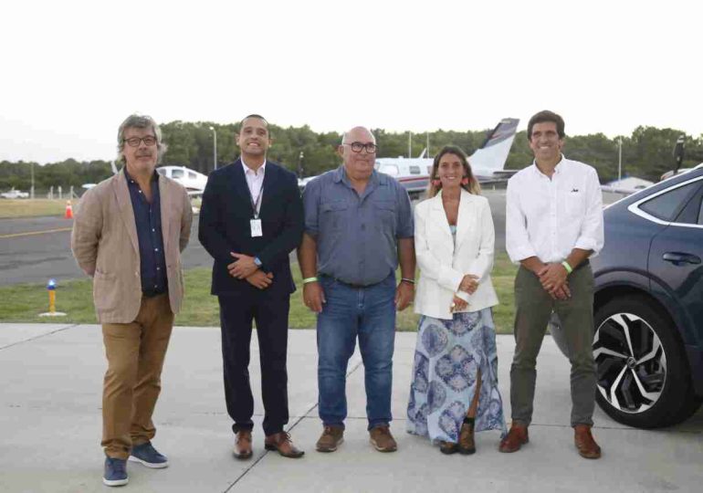 Abella asistió al comienzo del ciclo de charlas "Pensar Global"