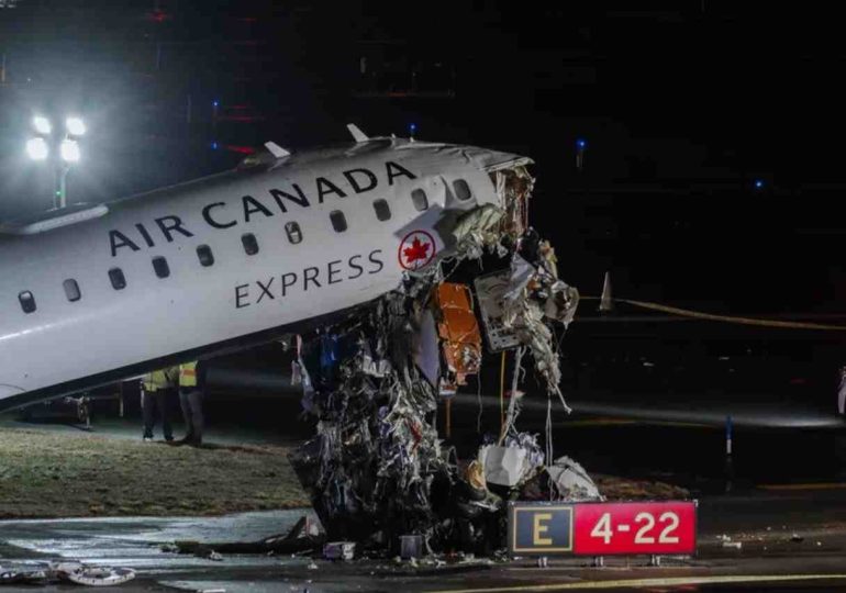 Avión de Air Canada choca en pista y deja dos muertos en Nueva York