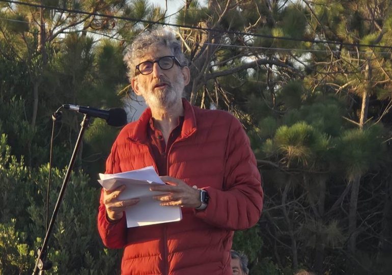 “Recordar es amar más la democracia”: homenaje a Eduardo Mondello en Piriápolis