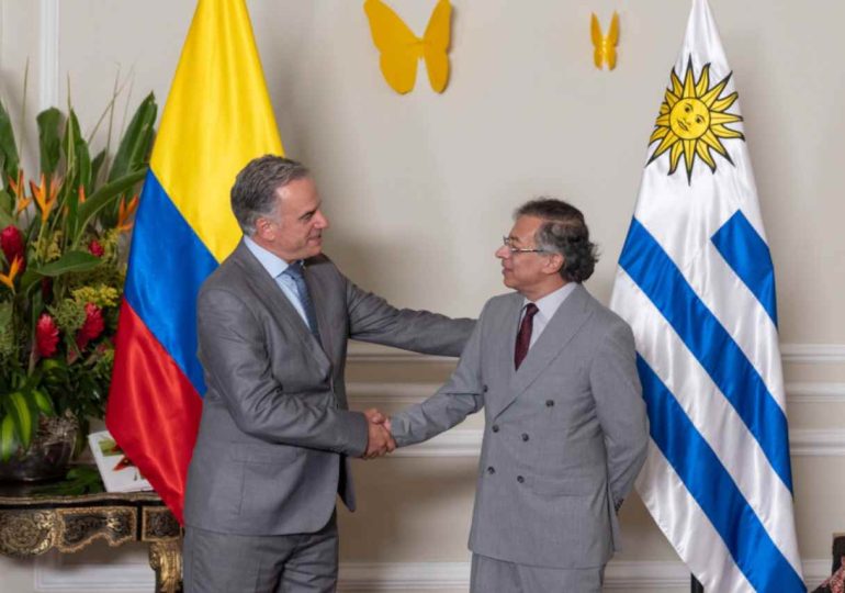 Uruguay asume la presidencia pro témpore de la Celac y Orsi se reunió con Petro