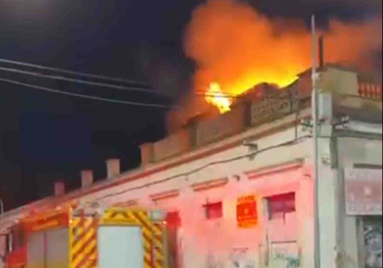 Incendio en pleno centro de Maldonado generó alarma y fuerte operativo