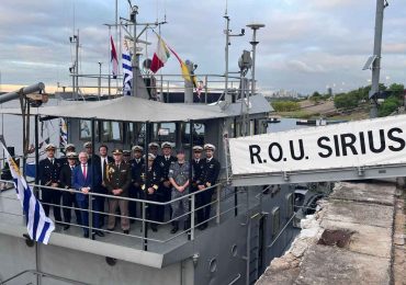 Buques de la Armada uruguaya arribaron a Asunción para participar en operativo regional ACRUX XII