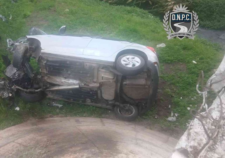 Mujer resultó politraumatizada tras despiste con vuelco en Ruta 5