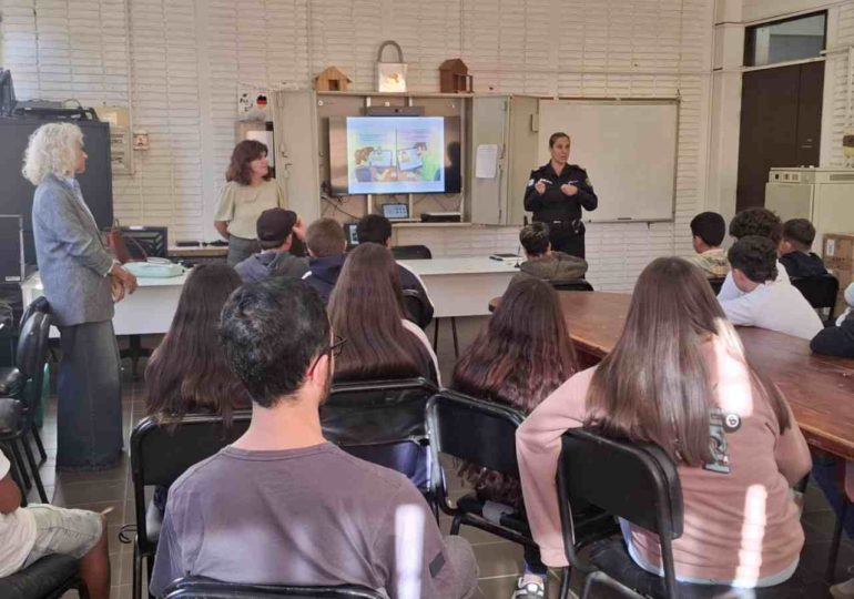 Charla de seguridad en liceo de Pan de Azúcar