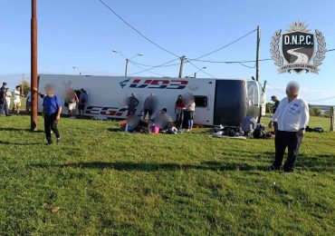 Ómnibus que venía de Cataratas volcó en Ruta 3: ocho personas lesionadas