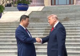 Xi dice a Trump que Taiwán puede derivar en un "conflicto"