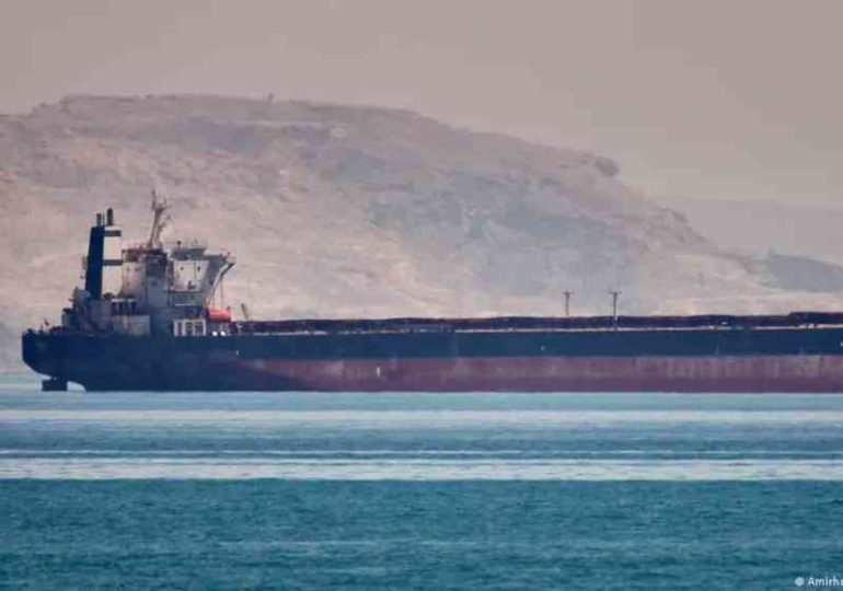 Irán intensifica amenazas por la operación de EE. UU. en el estrecho de Ormuz