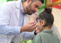 Reapertura de laboratorio de ASSE permitió entregar 350 lentes gratuitos a escolares en 2026