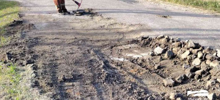 Intensifican trabajos de bacheo en calles de Piriápolis