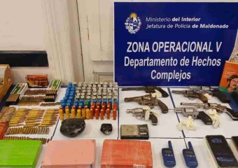 Allanamiento en San Carlos: incautan arsenal y presunta cocaína; un hombre fue enviado a prisión preventiva