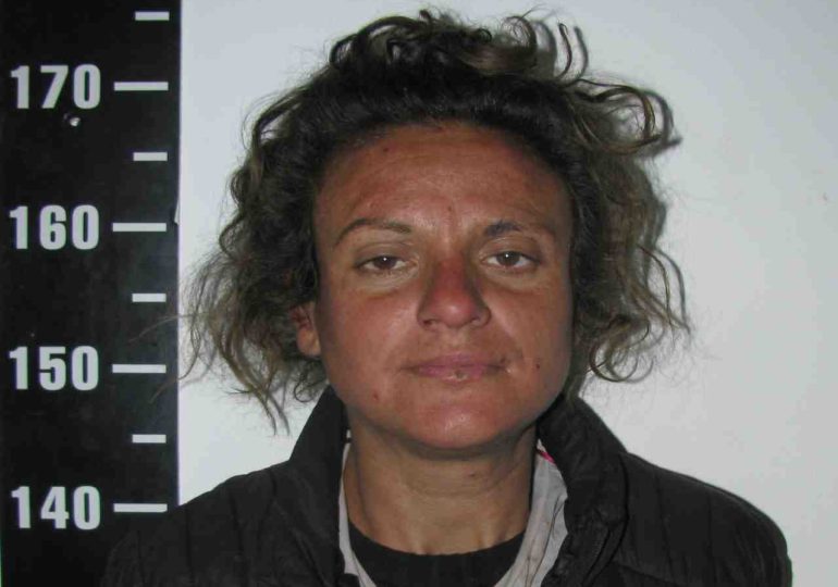 Intentó hurtar bebidas en un comercio y fue condenada a prisión