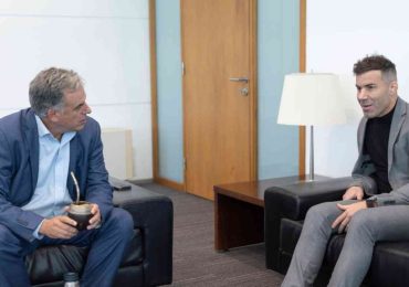 Presidente Orsi recibió al deportista Gastón Reyno, quien competirá por primera vez en Uruguay