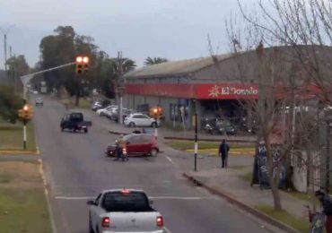 Videos muestran cómo motos ignoran semáforos y señalización en Maldonado