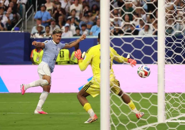 Uruguay reaccionó en el complemento y empató 1-1 con Arabia Saudita en su debut mundialista