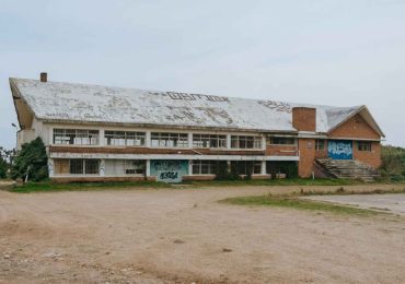 La IDM inició la demolición de construcciones en Playa Hermosa