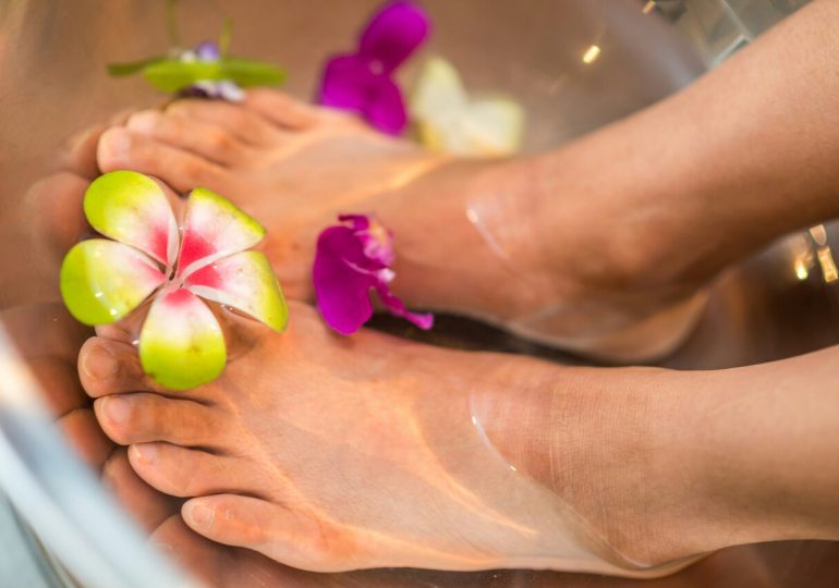 Los mejores productos de pedicura para convertir el cuidado de tus pies en casa