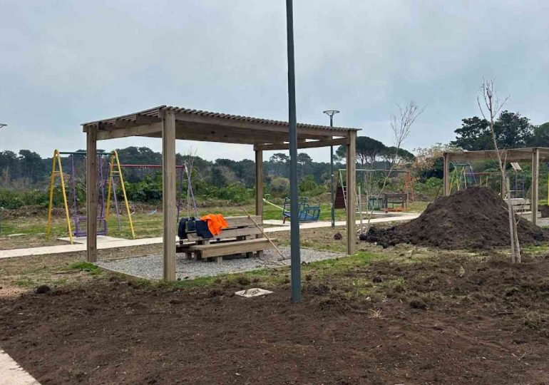 Avanzan las obras de la nueva plaza del barrio La Lechuga en Piriápolis