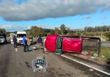 Cuatro lesionados tras vuelco de camioneta en Ruta 9
